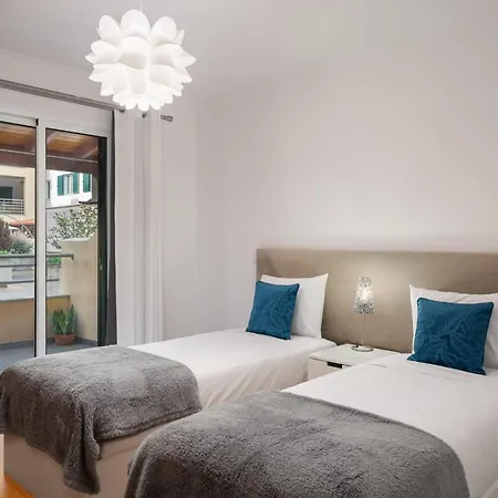 Golden By An Island * Caniço