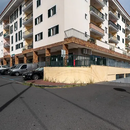 Apartment Golden By An Island