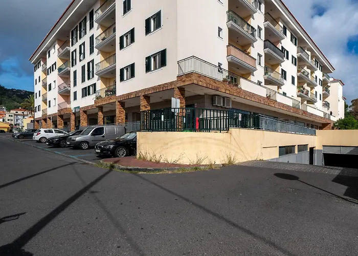 Apartment Golden By An Island