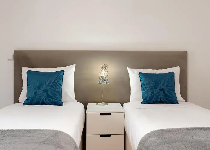 Apartment Golden By An Island