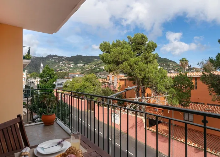 Golden By An Island Apartment *